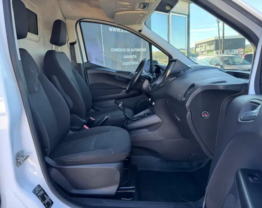 Ford Transit Courier 2019 - 7980 EUR, 255120 km - AUTO.MOTO.pt - 255120km - foto 13 de 17