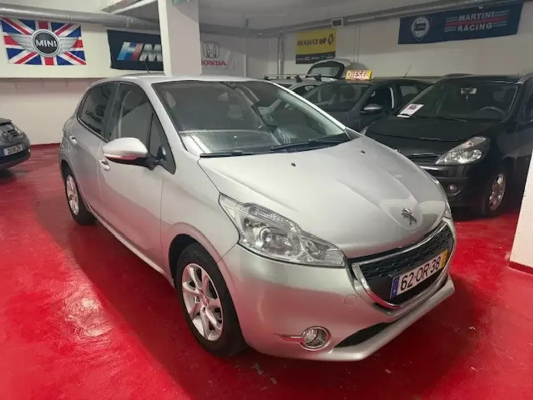 Peugeot 208 2014 - 7400 EUR, 116000 km - AUTO.MOTO.pt - 116000km - foto 1 de 26