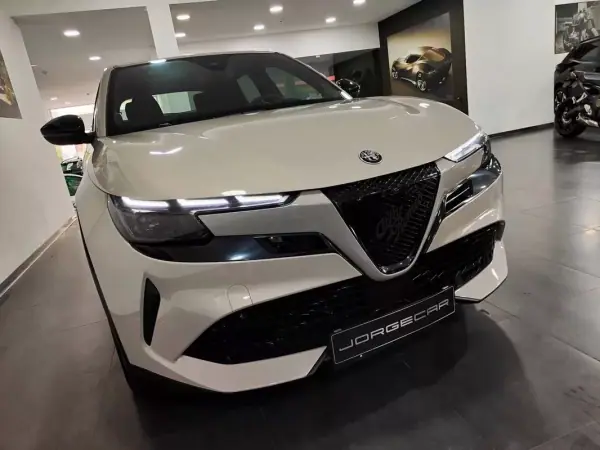 Alfa Romeo Junior 2025 - 27500 EUR, 6000 km - 6000km - foto 37 de 38