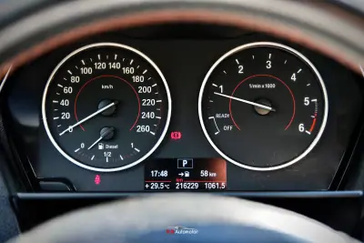 BMW 118 2012 - 12500 EUR, 216000 km - AUTO.MOTO.pt - 216000km - foto 12 de 24
