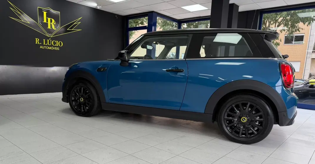 MINI 3 Portas 2023 - 23000 EUR, 4690 km - AUTO.MOTO.pt - 4690km - foto 24 de 38