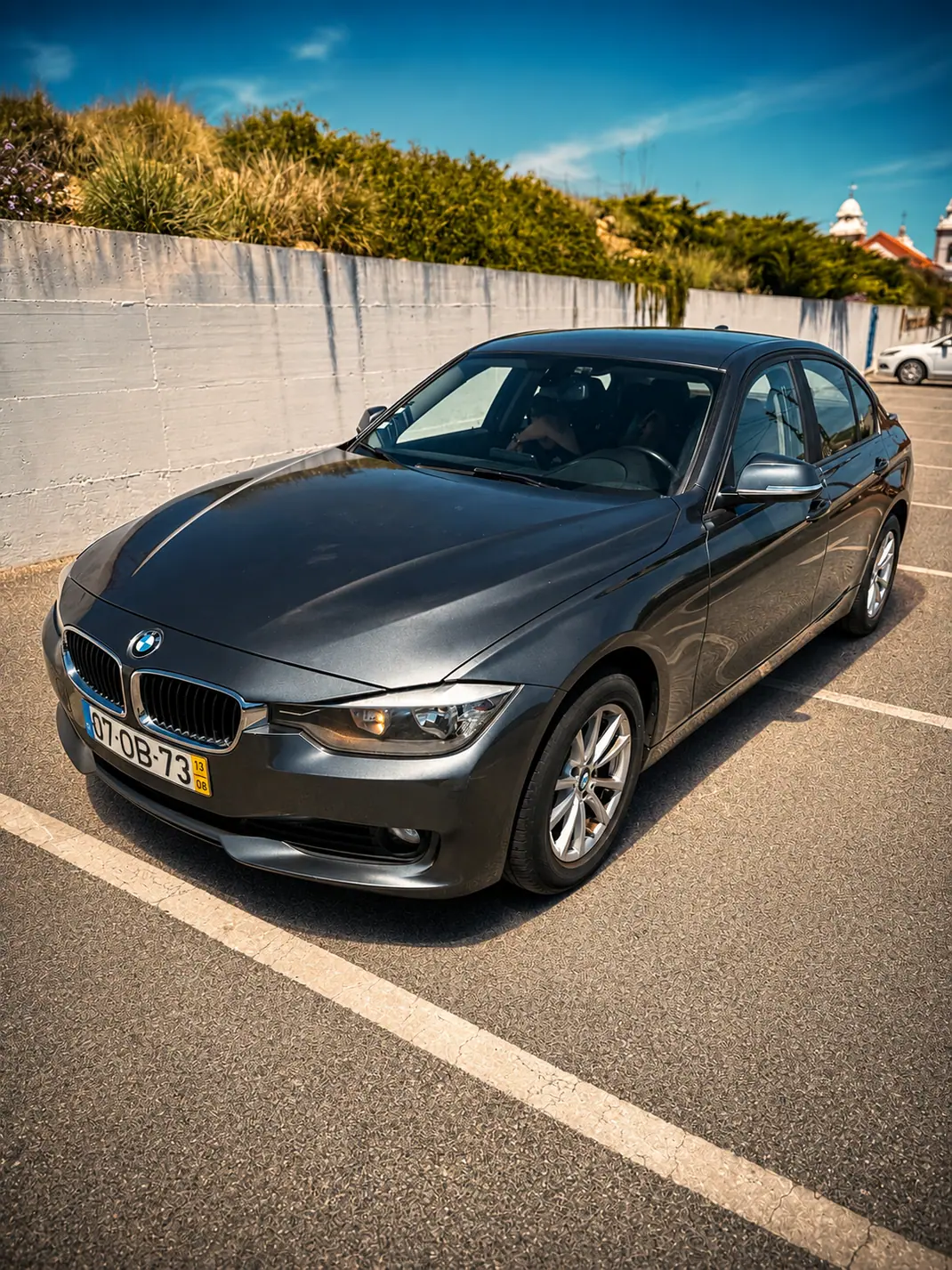 BMW 318 2013 - 9500 EUR, 205000 km - AUTO.MOTO.pt - 205000km - foto 3 de 5