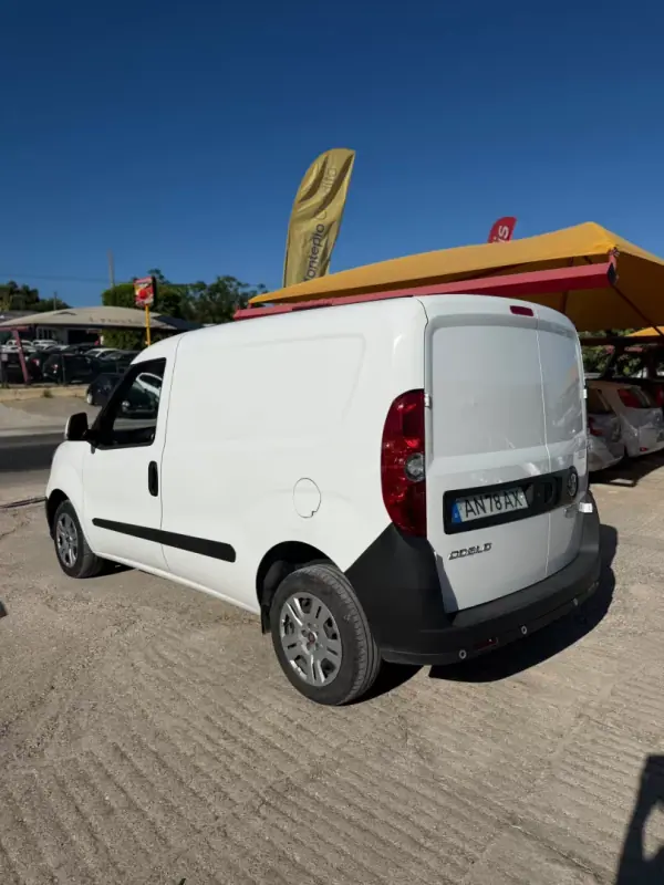 Fiat Doblo 2021 - 13900 EUR, 113894 km - AUTO.MOTO.pt - 113894km - foto 3 de 7