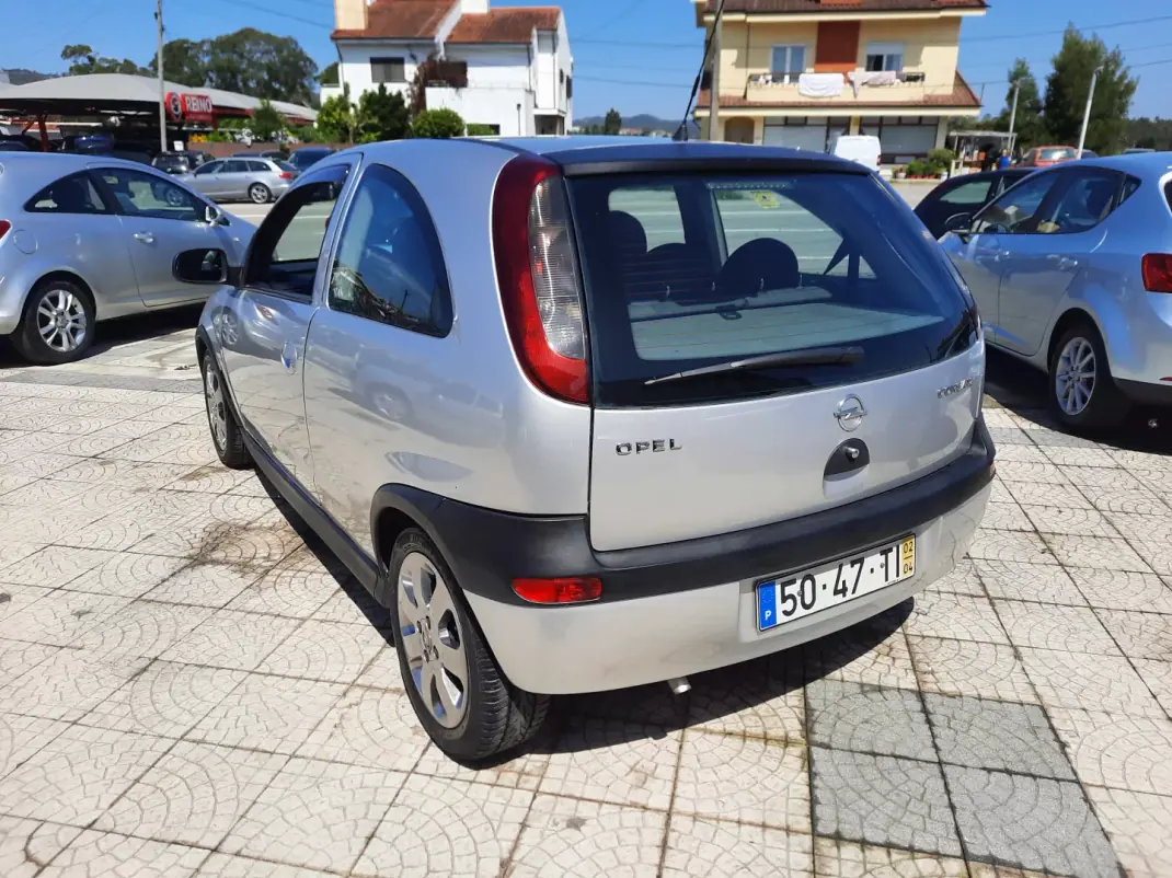 Opel Corsa 2002 - 1995 EUR, 163251 km - AUTO.MOTO.pt - 163251km - foto 4 de 9