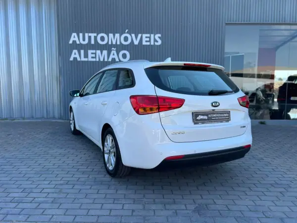 Kia Ceed SW 2018 - 10950 EUR, 79800 km - AUTO.MOTO.pt - 79800km - foto 8 de 16