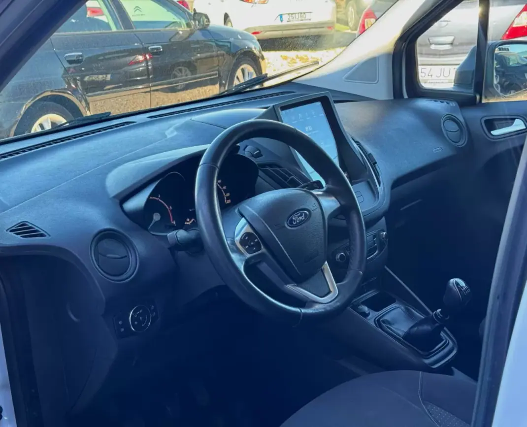 Ford Transit Courier 2019 - 7980 EUR, 255120 km - AUTO.MOTO.pt - 255120km - foto 9 de 17