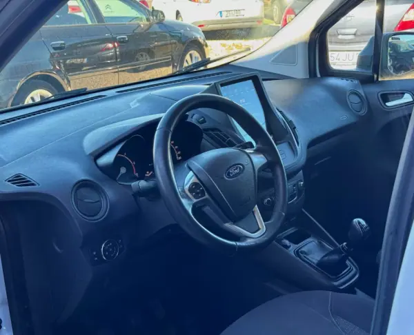 Ford Transit Courier 2019 - 7980 EUR, 255120 km - AUTO.MOTO.pt - 255120km - foto 9 de 17
