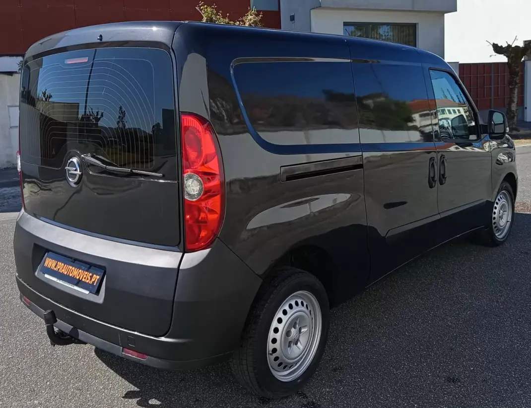 Opel Combo 2014 - 8490 EUR, 146000 km - AUTO.MOTO.pt - 146000km - foto 5 de 16