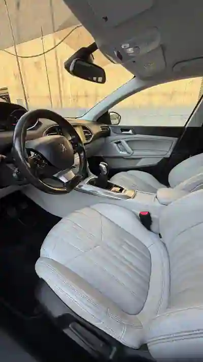Peugeot 308 SW 2015 - 8000 EUR, 136000 km - AUTO.MOTO.pt - 136000km - foto 3 de 10
