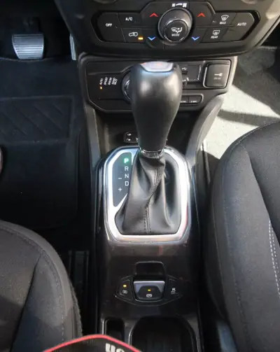 Jeep Renegade 2022 - 18990 EUR, 99500 km - 99500km - foto 34 de 49