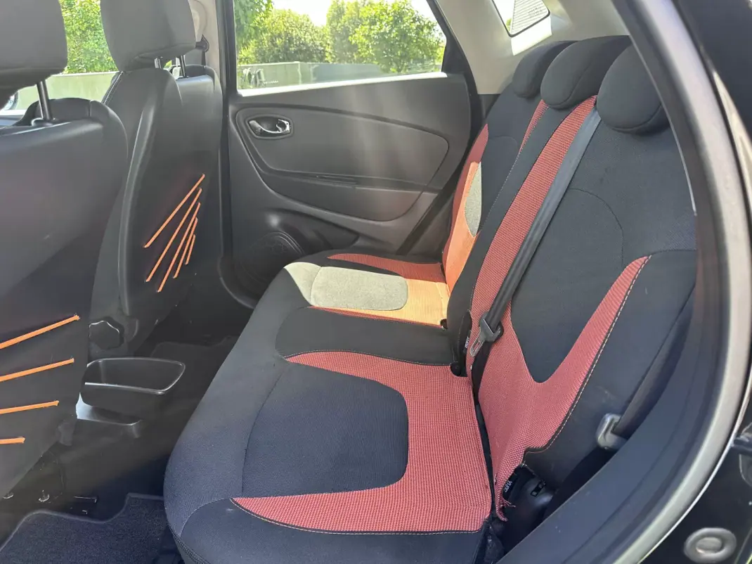 Renault Captur 2014 - 9900 EUR, 217000 km - AUTO.MOTO.pt - 217000km - foto 47 de 60