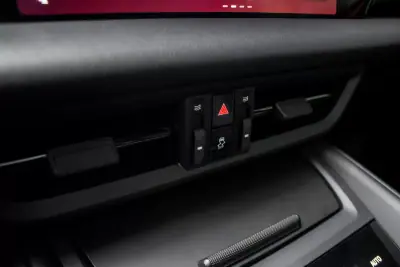 Porsche Macan 2025 - 83990 EUR, 15400 km - AUTO.MOTO.pt - 15400km - foto 28 de 49