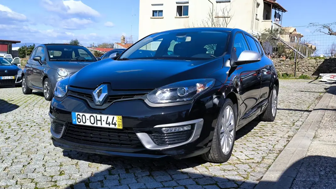 Renault Mégane 2014 - 8450 EUR, 282266 km - AUTO.MOTO.pt - 282266km - foto 1 de 8