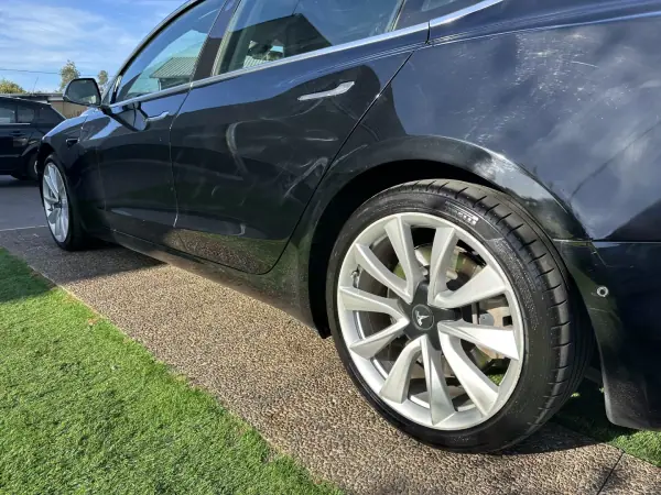 Tesla Model 3 2019 - 19900 EUR, 270000 km - AUTO.MOTO.pt - 270000km - foto 20 de 53