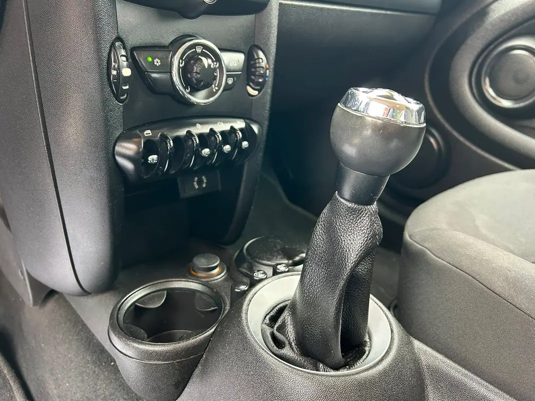 MINI One 2011 - 8700 EUR, 220000 km - AUTO.MOTO.pt - 220000km - foto 18 de 31