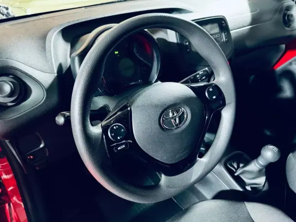 Toyota Aygo 2019 - 10750 EUR, 126299 km - AUTO.MOTO.pt - 126299km - foto 30 de 35
