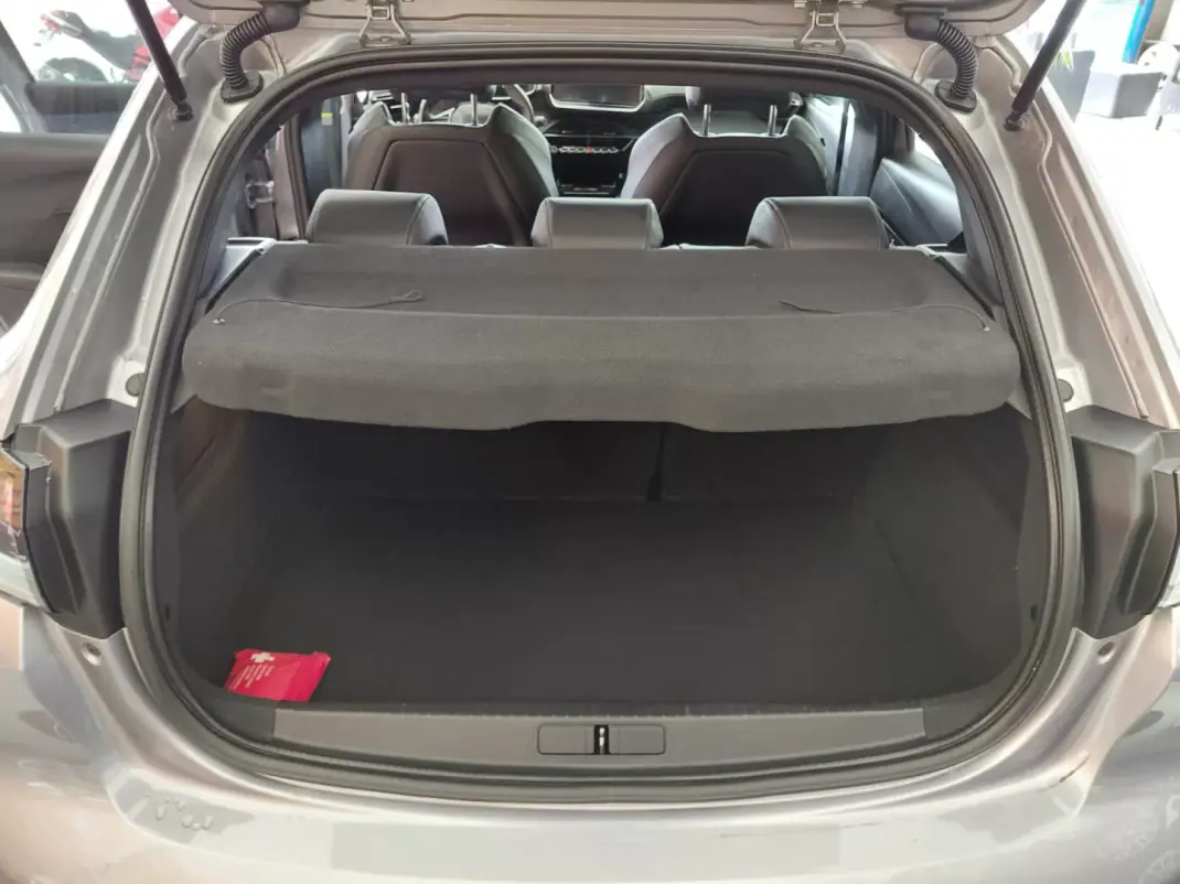 Peugeot e-208 2022 - 17900 EUR, 79000 km - AUTO.MOTO.pt - 79000km - foto 9 de 24