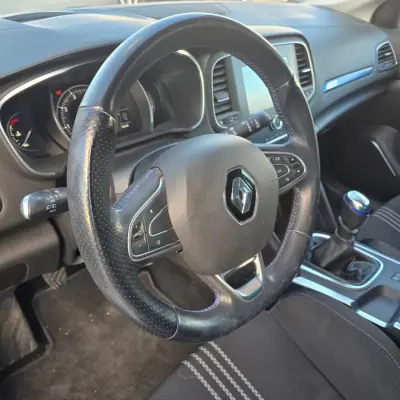 Renault Mégane 2016 - 12950 EUR, 114140 km - AUTO.MOTO.pt - 114140km - foto 14 de 42