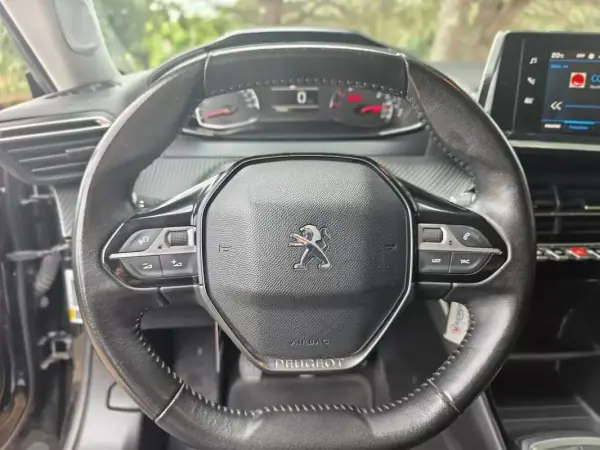 Peugeot 2008 2020 - 15990 EUR, 75500 km - AUTO.MOTO.pt - 75500km - foto 26 de 35