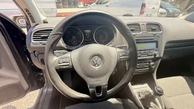 Volkswagen Golf 2010 - 8950 EUR, 141014 km - AUTO.MOTO.pt - 141014km - foto 24 de 43