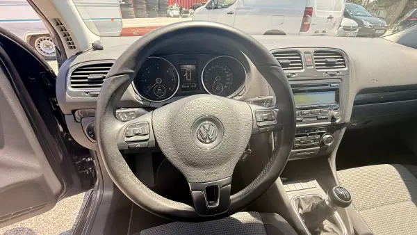 Volkswagen Golf 2010 - 8950 EUR, 141014 km - AUTO.MOTO.pt - 141014km - foto 24 de 43