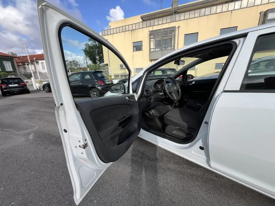Opel Corsa 2011 - 6450 EUR, 117000 km - AUTO.MOTO.pt - 117000km - foto 24 de 50
