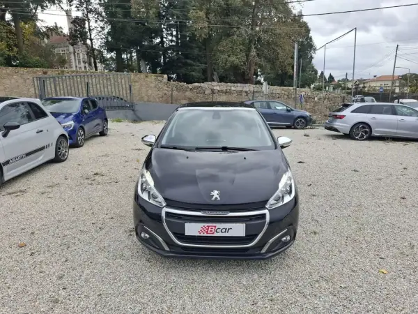 Peugeot 208 2017 - 8900 EUR, 191000 km - AUTO.MOTO.pt - 191000km - foto 5 de 36
