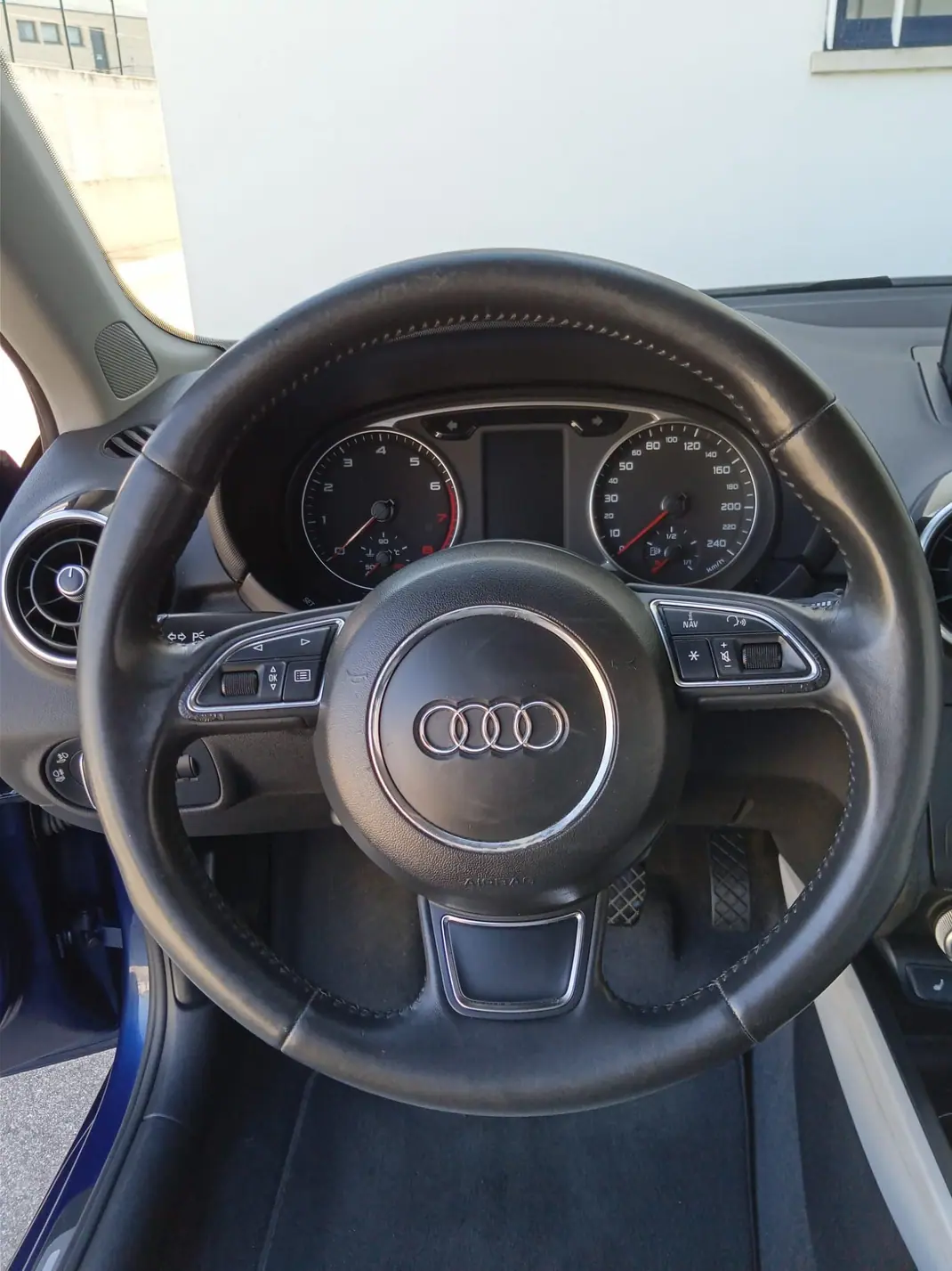 Audi A1 2010 - 6950 EUR, 189700 km - 189700km - foto 6 de 13