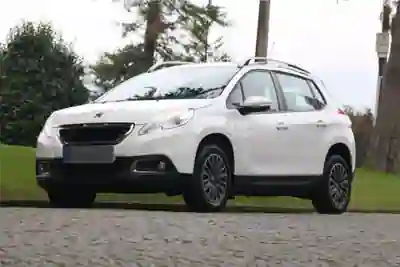 Peugeot 2008 2015 — foto 2 de 15
