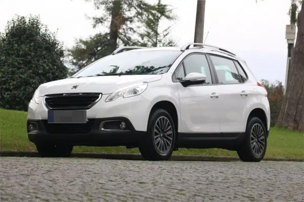 Peugeot 2008 2015 — foto 2 de 15
