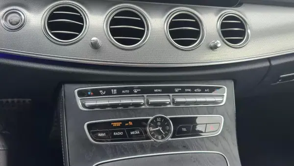Mercedes-Benz E 220 2020 - 27900 EUR, 197000 km - AUTO.MOTO.pt - 197000km - foto 19 de 22