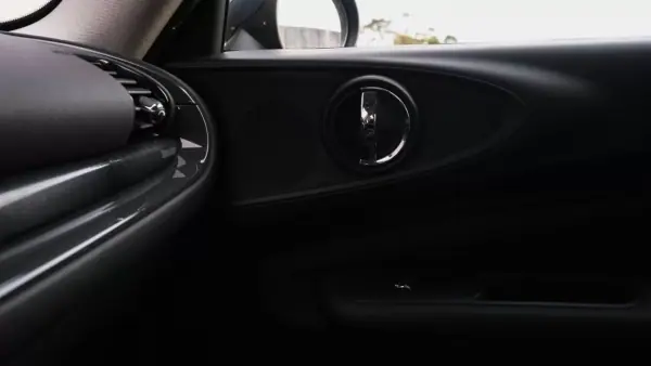 MINI Clubman 2019 - 14800 EUR, 267000 km - AUTO.MOTO.pt - 267000km - foto 23 de 23