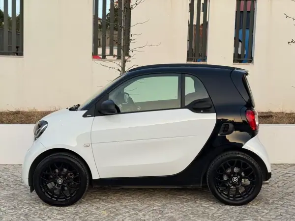 Smart ForTwo Coupé 2019 - 12750 EUR, 70000 km - AUTO.MOTO.pt - 70000km - foto 4 de 27