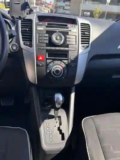 Kia Venga 2013 - 10500 EUR, 24000 km - AUTO.MOTO.pt - 24000km - foto 9 de 14
