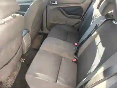 Ford Focus SW 2006 - 2800 EUR, 288800 km - AUTO.MOTO.pt - 288800km - foto 8 de 9
