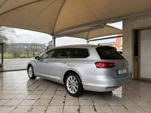 Volkswagen Passat Variant 2015 - 13950 EUR, 242286 km - AUTO.MOTO.pt - 242286km - foto 4 de 36