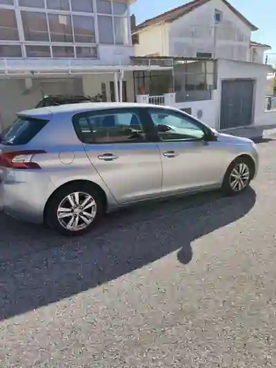 Peugeot 308 2015 — foto 6 de 14
