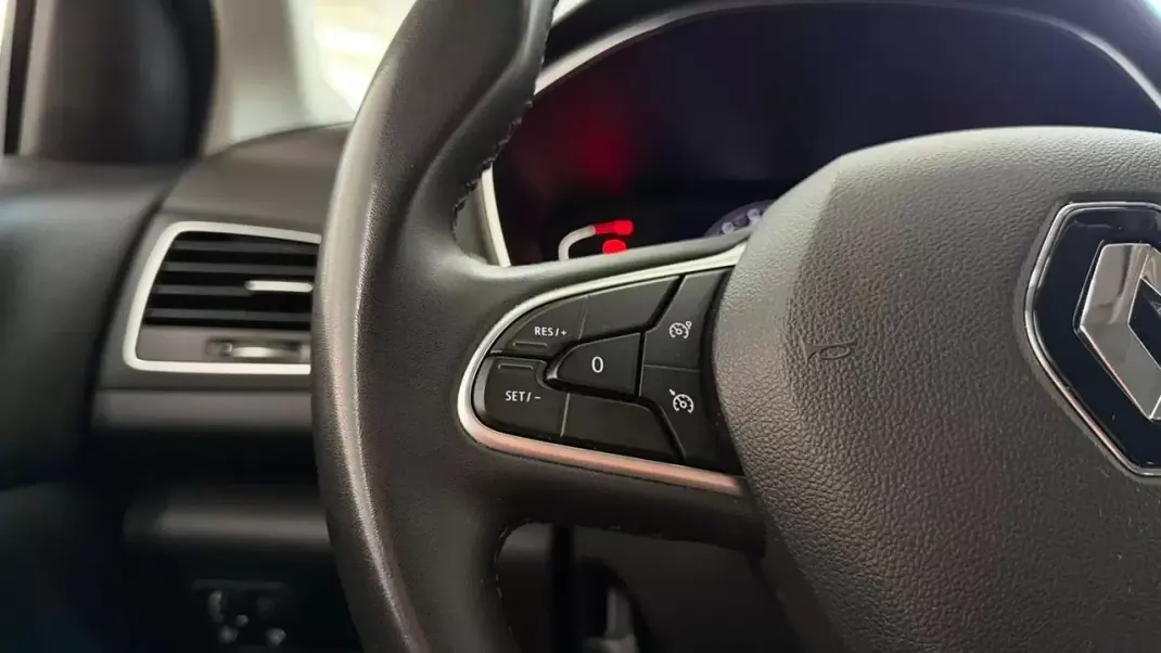 Renault Mégane Sport Tourer 2020 - 13990 EUR, 137993 km - AUTO.MOTO.pt - 137993km - foto 15 de 32