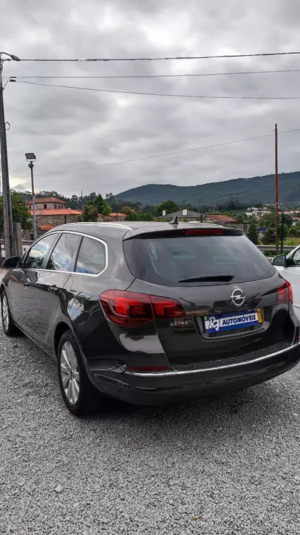 Opel Astra Sports Tourer 2016 - 9998 EUR, 162378 km - AUTO.MOTO.pt - 162378km - foto 21 de 28