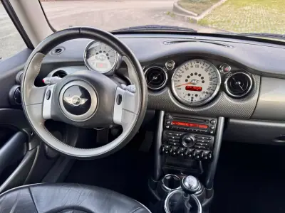 MINI 3 Portas 2006 - 6900 EUR, 160000 km - AUTO.MOTO.pt - 160000km - foto 18 de 26