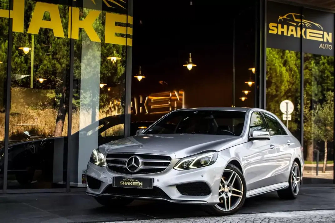 Mercedes-Benz E 250 2016 - 23750 EUR, 215762 km - AUTO.MOTO.pt - 215762km - foto 1 de 39