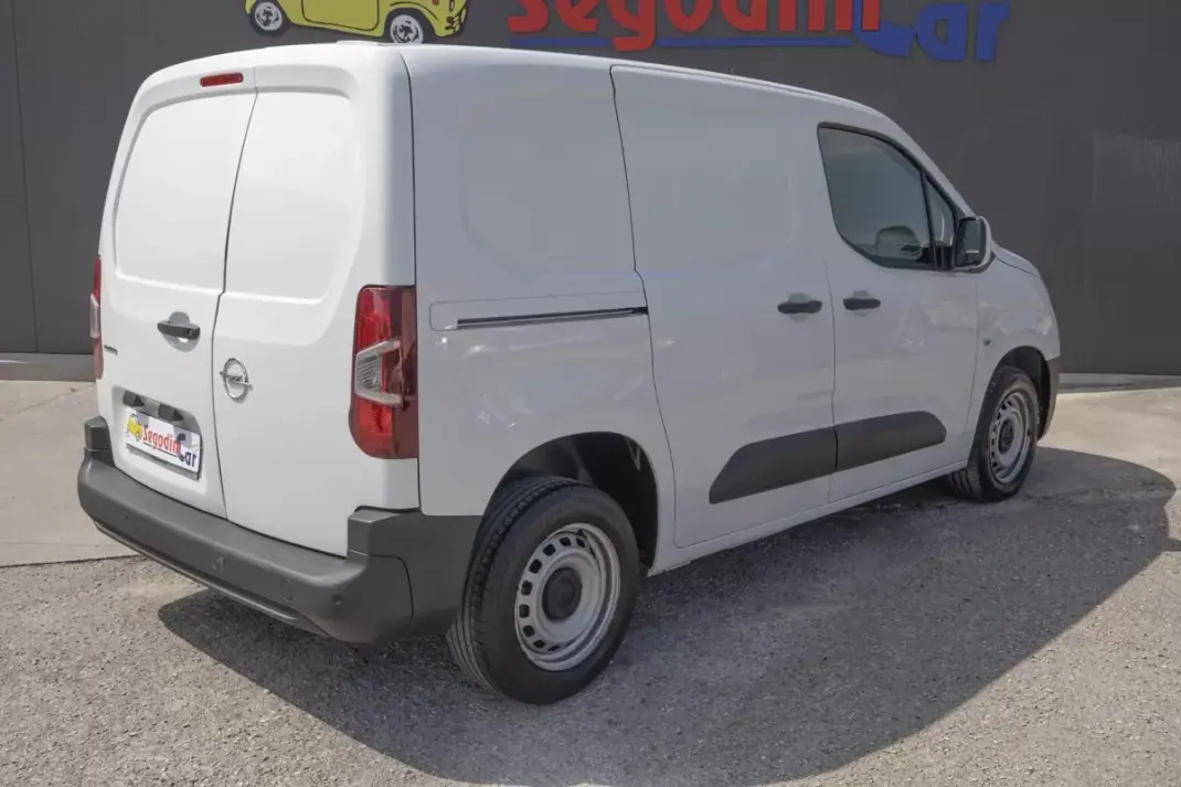 Opel COMBO 2019 - 12500 EUR, 113000 km - AUTO.MOTO.pt - 113000km - foto 14 de 19