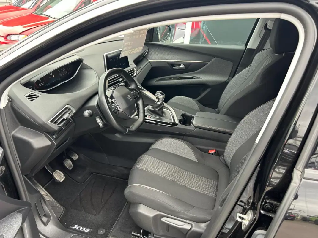 Peugeot 3008 2019 - 19990 EUR, 127500 km - AUTO.MOTO.pt - 127500km - foto 8 de 19
