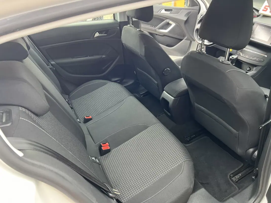 Peugeot 308 2019 - 12750 EUR, 142695 km - AUTO.MOTO.pt - 142695km - foto 18 de 19