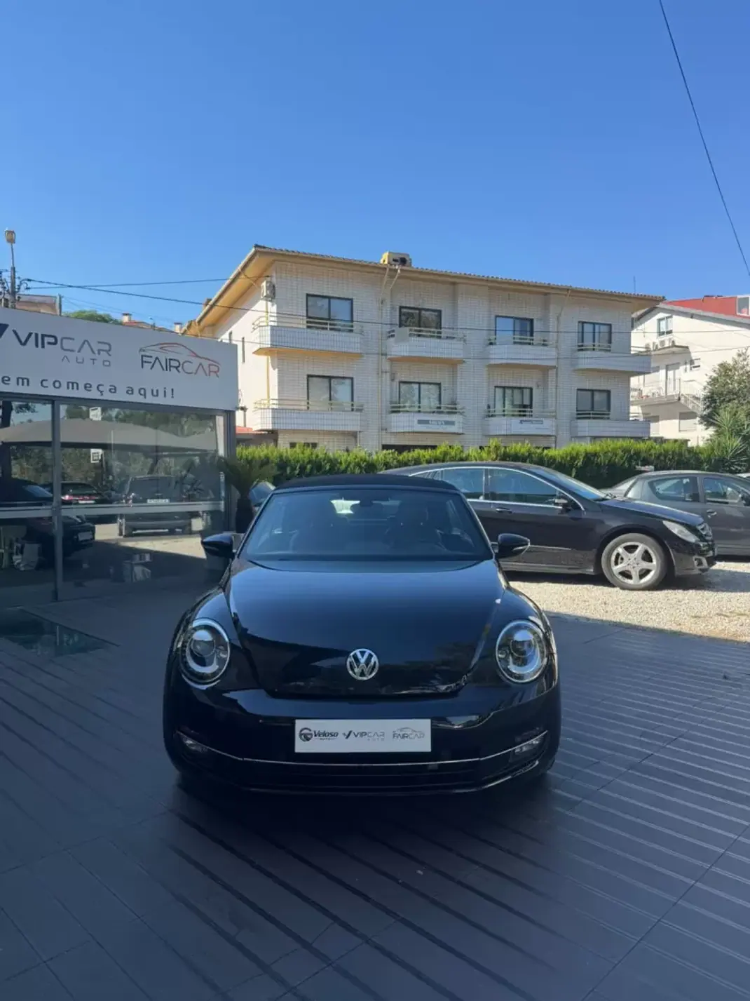 Volkswagen New Beetle Cabriolet 2014 - 27500 EUR, 99600 km - 99600km - foto 2 de 11