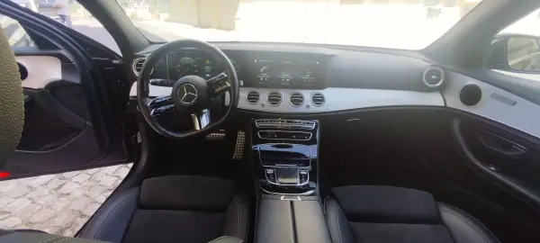 Mercedes-Benz E 300 2022 - 34950 EUR, 125970 km - AUTO.MOTO.pt - 125970km - foto 18 de 36