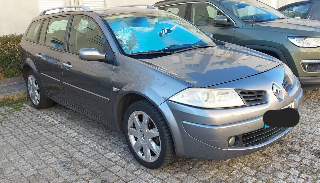 Renault Mégane Break 2008 - 2800 EUR, 260000 km - AUTO.MOTO.pt - 260000km - foto 9 de 12