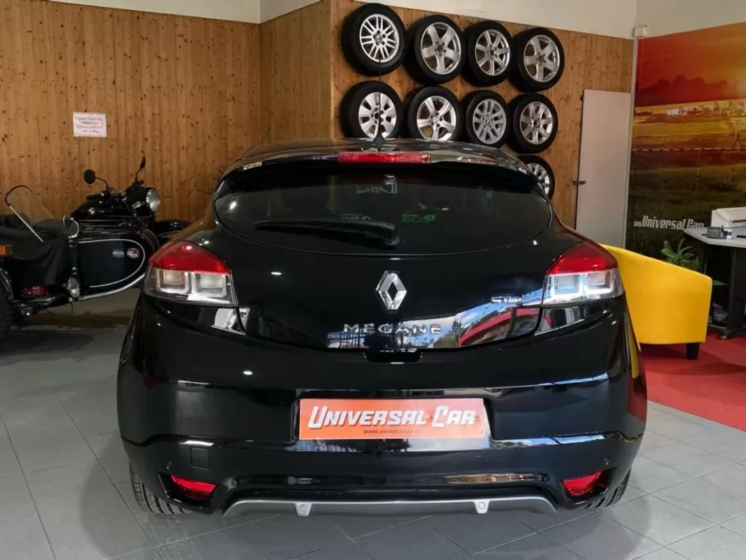 Renault Mégane Coupe 2012 - 11900 EUR, 157000 km - AUTO.MOTO.pt - 157000km - foto 4 de 17