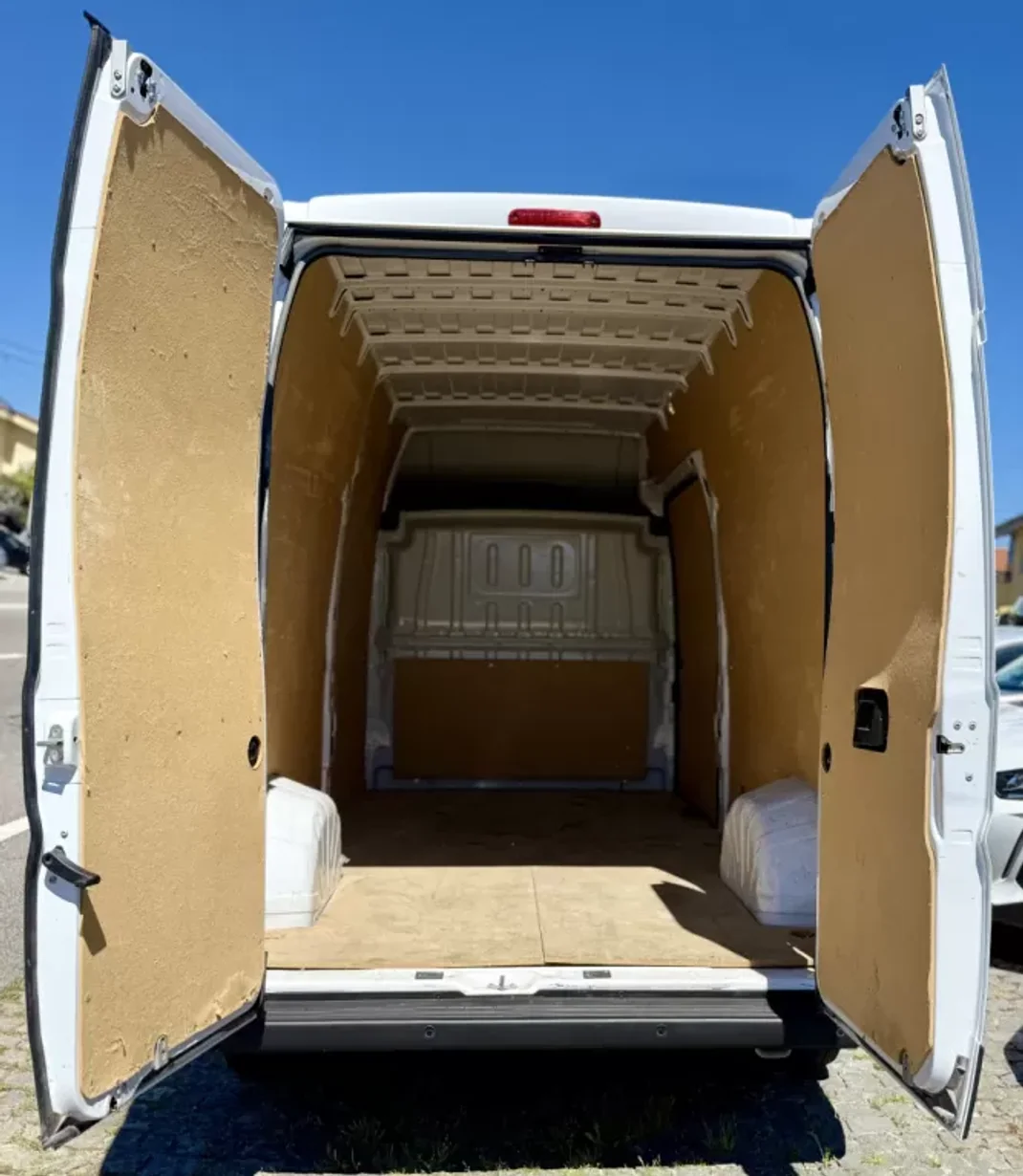 Fiat Ducato 2.2 M-Jet L3H3 140Cv | IVA DEDUTÍVEL 2023 - 28950 EUR, 33000 km - AUTO.MOTO.pt - 33000km - foto 20 de 22