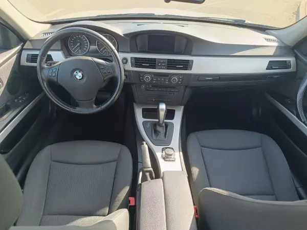 BMW 320 2011 - 12900 EUR, 206000 km - AUTO.MOTO.pt - 206000km - foto 18 de 37